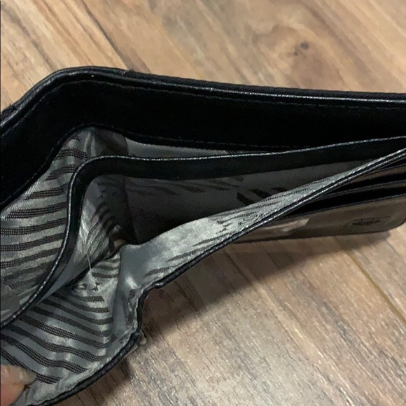 LAOSMIDDLE Polka-Dot Wallet - Picture 5 of 5